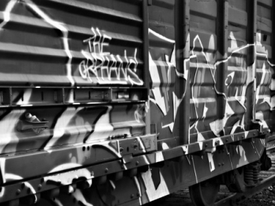graffiti-on-the-train-600x375